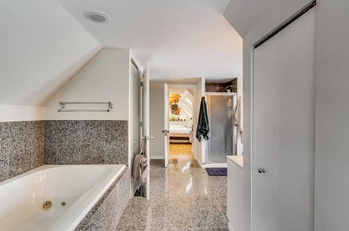 2421 Artesian Ave, Chicago IL 60645-5302 exterior