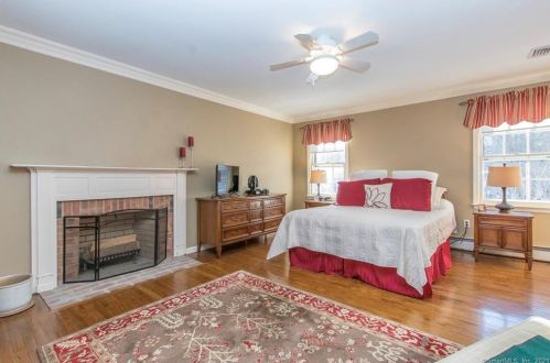 8 Indian Rock Pl, Wilton CT 06897-1540 exterior