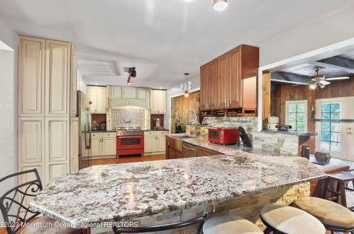 53 Arlene Dr, West Long Branch NJ 07764-1100 exterior