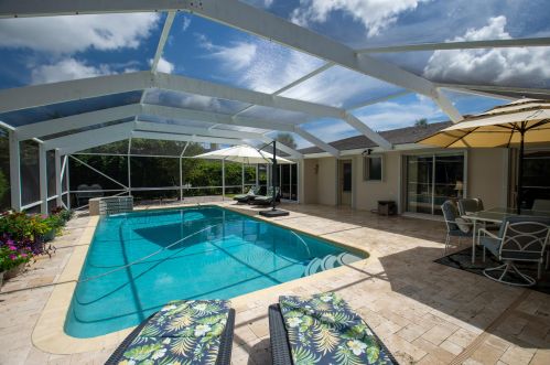 1891 Erwin Rd, Fort Pierce FL  34952-5517 exterior