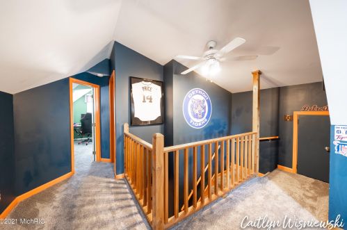 941 Northlawn St, Grand Rapids MI 49505-3717 exterior