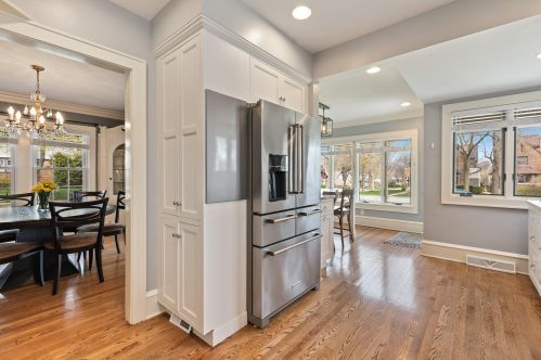 2119 Marion St, Milwaukee WI  53211-2007 exterior