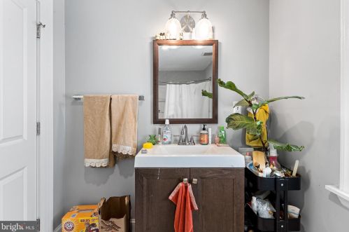 3900 Fairmount Ave, Philadelphia PA  19104-1806 exterior