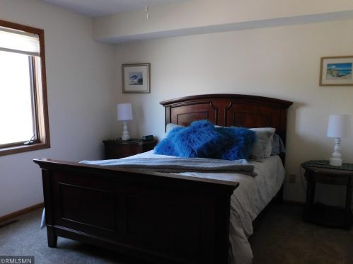 7561 Barbara Ave, South Saint Paul MN 55077-5821 exterior