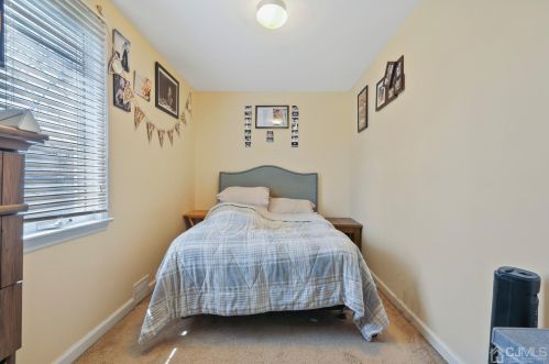 79 Bay Ave, Middletown NJ 07748-5711 exterior