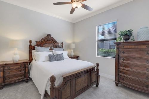 10066 Biscayne Bay Ln, Naples FL 34120-3732 exterior