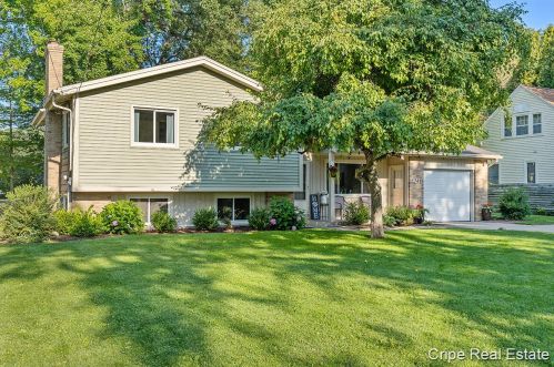 749 Fairfield Ave, Grand Rapids, MI 49504-4620