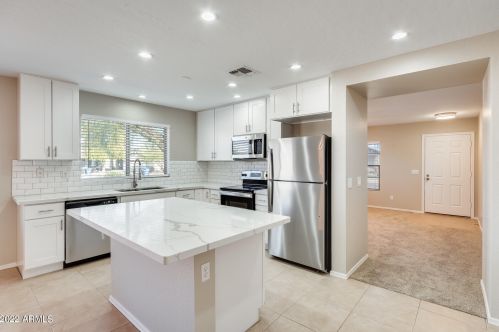 7104 31st Dr, Phoenix AZ  85041-9324 exterior