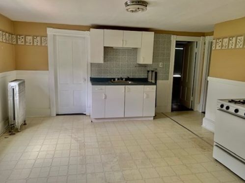 164 Ingham St, Chicopee MA 01013-4019 exterior