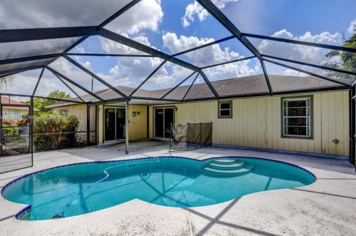 681 College Park Rd, Fort Pierce FL 34953-3330 exterior