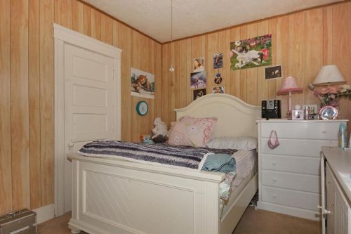 10 Bedford Ave, Worcester MA 01604-4739 exterior