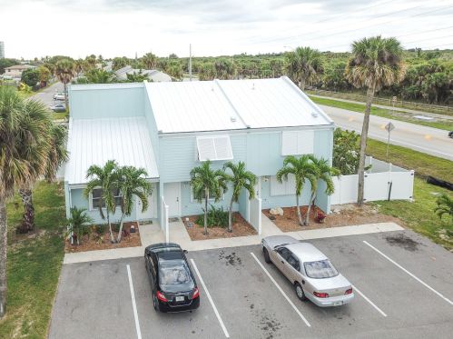 804 Shorewinds Dr, Fort Pierce FL 34949-1536 exterior