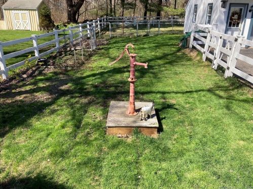 29 Cedar Ln, Torrington CT 06790-8506 exterior