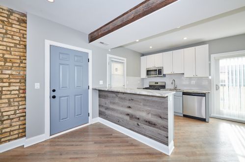 5709 Seminole St, Chicago, IL 60646-6313