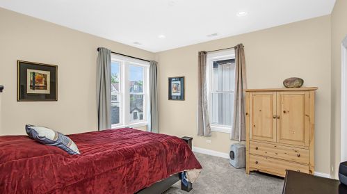 3935 Drake Ave, Chicago IL 60618-2219 exterior