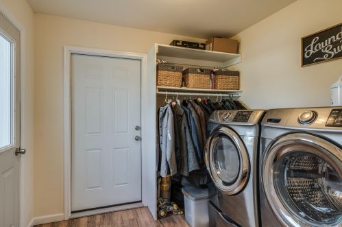 31 Harned Rd, Commack NY 11725-5104 exterior