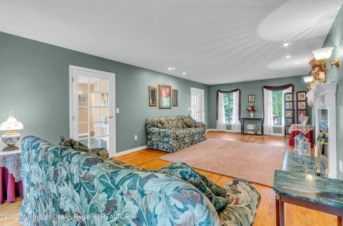 5 Dickens Ct, Jackson Twp NJ  08527-2844 exterior