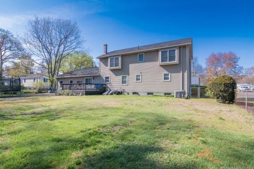 18 Donna St, Enfield CT 06082-5046 exterior