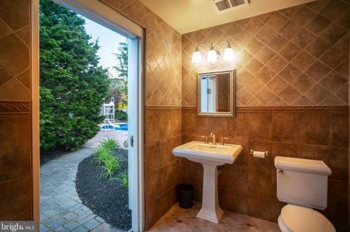 118 Lenox Ave, Trenton NJ 08620-1707 exterior