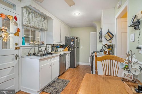 25 Myrtle Ave, Pittsburgh PA 19083-5706 exterior