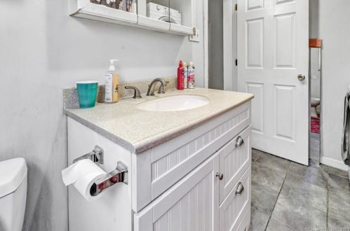 195 Elizabeth St, Derby CT 06418-1814 exterior