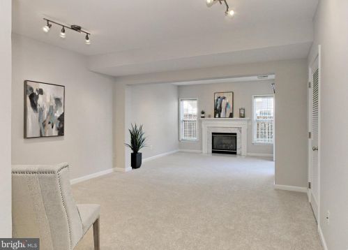 4999 Murtha St, Alexandria VA 22304-8612 exterior