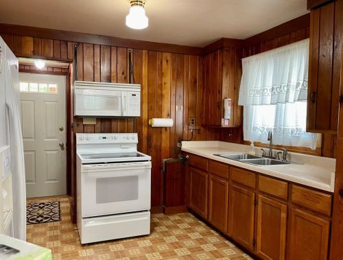 7429 Ctr Dr, Bull Valley IL 60097-8621 exterior