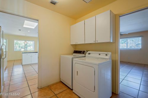 5860 Swan Rd, Tucson AZ 85718-5433 exterior