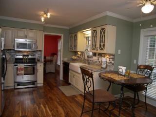 239 Hillsborough Rd, Columbia, SC 29212-3639