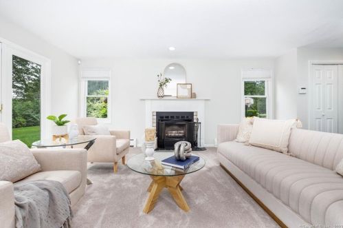 15 Indian Hl Rd, Farmington CT 06032-2816 exterior