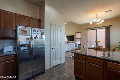 150 Castlefield Cir, Tucson AZ  85704-5783 exterior