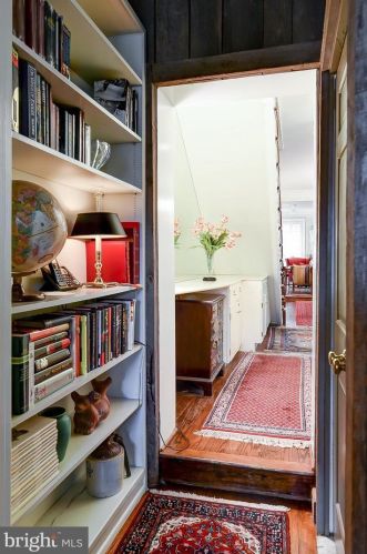 217 6 St, Washington DC 20003-1135 exterior