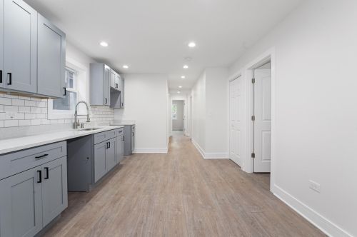 5433 Damen Ave, Chicago IL 60609-5647 exterior