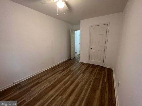 211 Garnet Dr, Burlington NJ 08016-4713 exterior