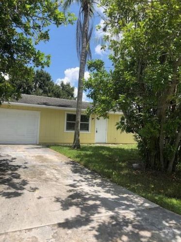 1125 Colorado Ave, Fort Pierce FL 34953-1806 exterior