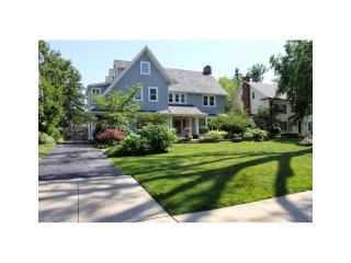 17841 Lake Rd, Cleveland, OH 44107-1052