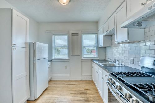 136 1 St, Milwaukee WI 53207-0014 exterior