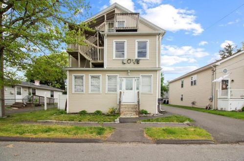 142 East St, Wallingford CT 06492-4006 exterior