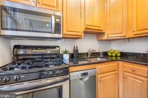 3022 Wisconsin Ave, Washington DC  20016-5008 exterior