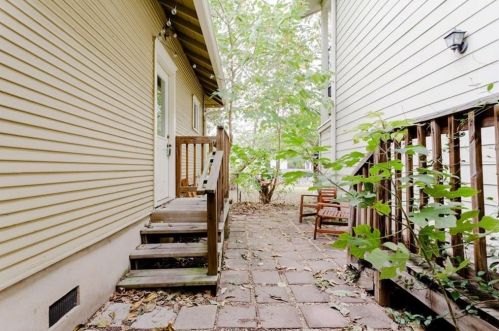 1202 13th St, Austin TX  78702-1124 exterior