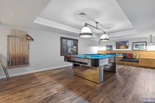 28 Greenview Way, Montclair NJ 07043-2531 exterior