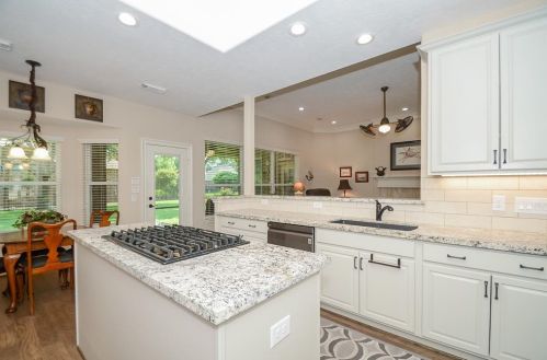 33110 Whitley Ct, Fulshear TX 77441-4301 exterior