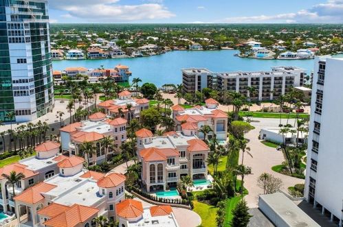 24 Casa Mar Ln, Naples FL 34103-3685 exterior