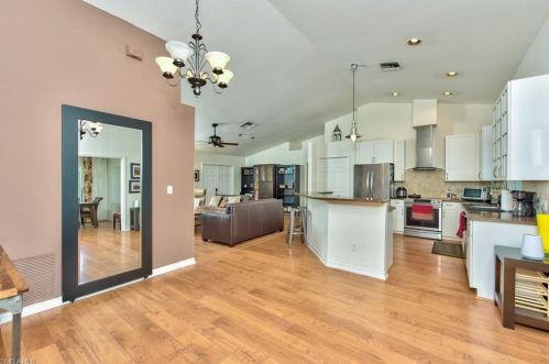 256 Johnnycake Dr, Naples, FL 34110-1312