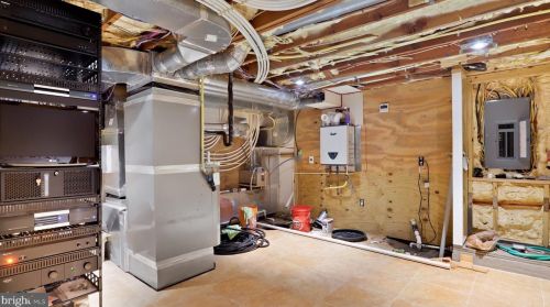 4512 Dolphin Ln, Alexandria VA 22309-3110 exterior