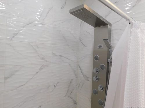 37 Harding St, New Britain CT 06052-1608 exterior