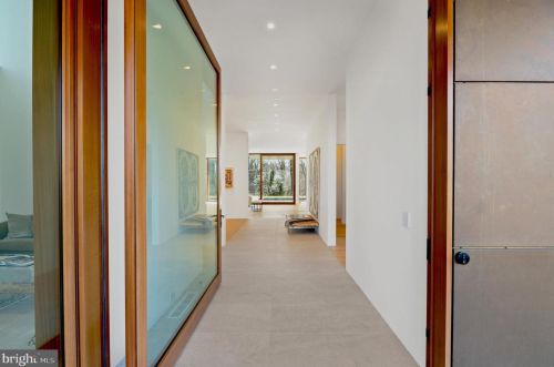 3131 Chain Brg Rd, Washington DC 20016-3301 exterior