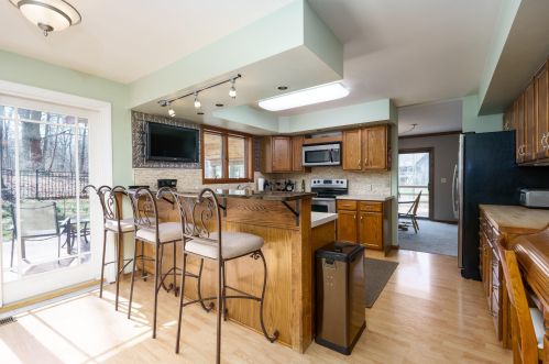 1157 5th St, Kalamazoo, MI 49009-5866