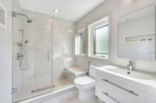 795 Kearny Dr, Valley Stream NY 11581-3624 exterior