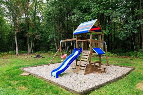 50 Mason Hl Rd, Killingly CT 06241-1324 exterior